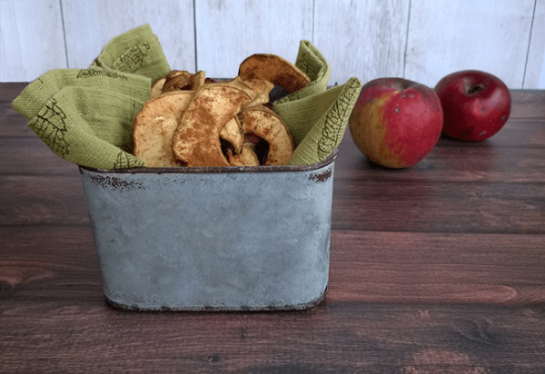Dried cinnamon apple chips - The Herbal Spoon
