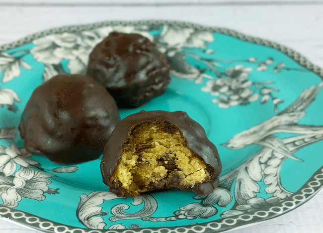 Salted dark chocolate chip cookie dough truffles - Grain free, dairy free and naturally sweetened - The Herbal Spoon