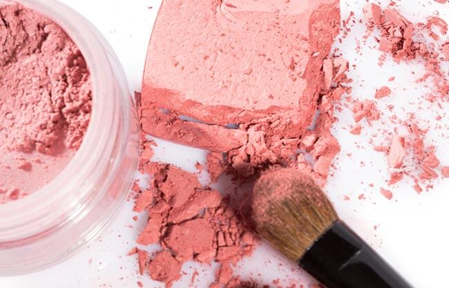 How to tell if your natural makeup is actually toxic, and find truly healthy options - The Herbal Spoon