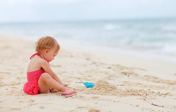 The best natural sunscreens for kids and babies PLUS why we need healthy sun exposure! - The Herbal Spoon